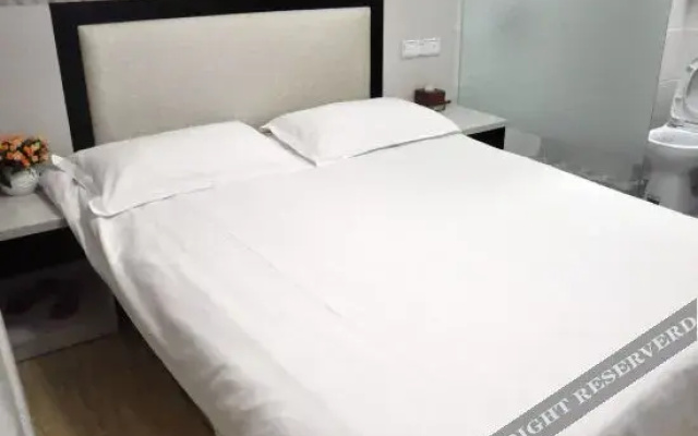 80 90 Holiday Hotel