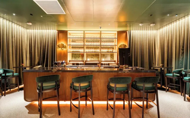 Luxury 49FL Condo with City Views