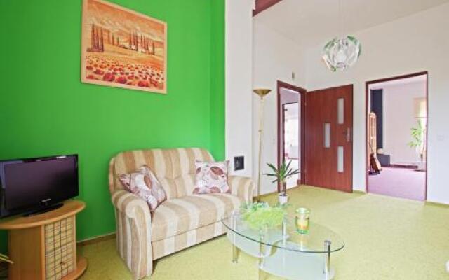 3 Private Rooms, 4 Persons (5403)