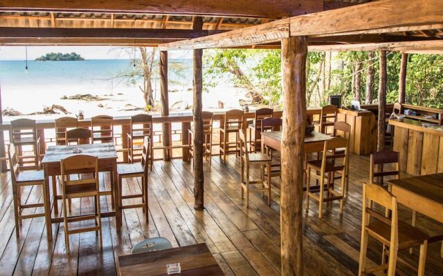 Nest Beach Club - Hostel