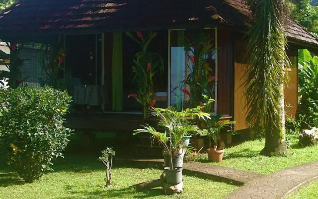 Tauhanihani Village Lodge La Vague Bleue