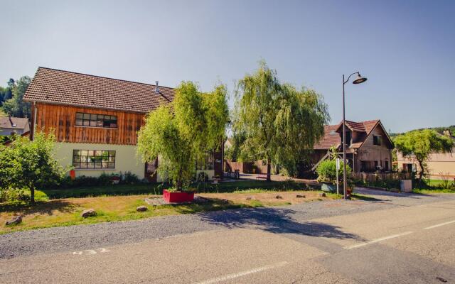 Quaint Holiday Home in Saint-Quirin with hot tub, nice view