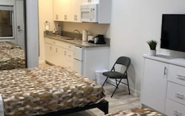 Villa Alamari Inn And Suites