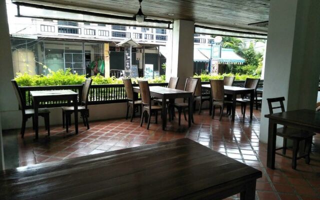 Holiday Park Hotel