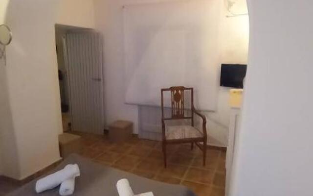 1836 Historic Stone House Goudianika