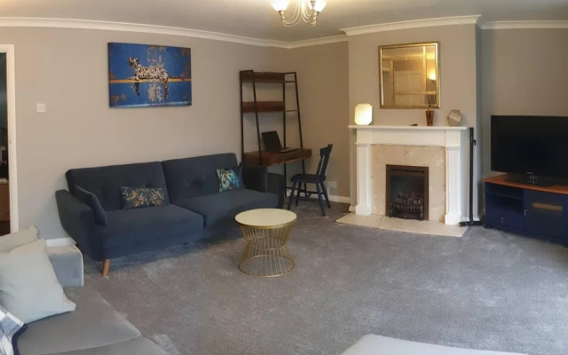 Spacious 2-bedroom Family Flat in Iver Heath