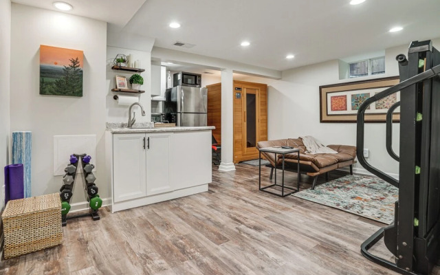 Chic Minneapolis Apt - 6 Blocks to Lake Nokomis!