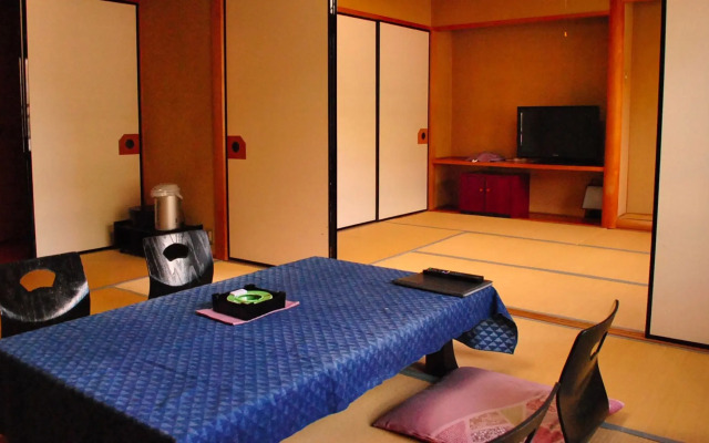 Yufuin Onsen Wafu Ryokan Tsuenosho