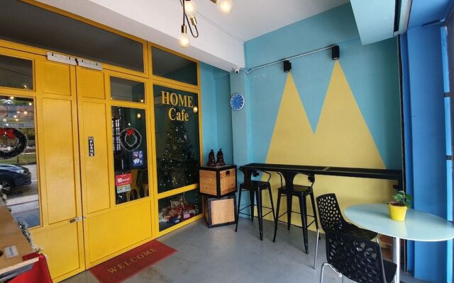 OYO 89728 Home Guesthouse & Cafe