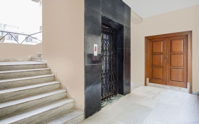 OYO 11400 The Down Town Suites