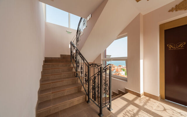 Roel Residence Apartments