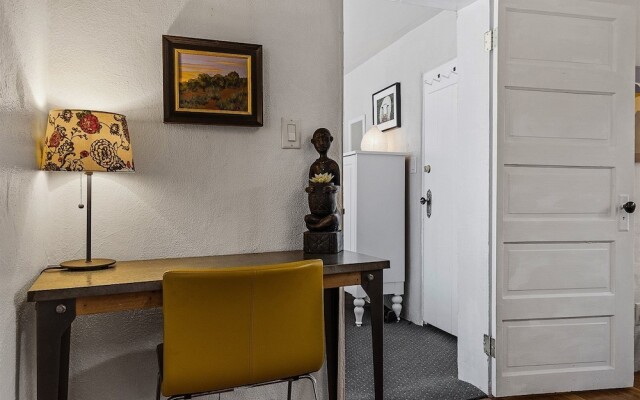 Artist Adobe - Blocks From The Plaza and Rail Yard, Southwestern Charm, Modern Touches