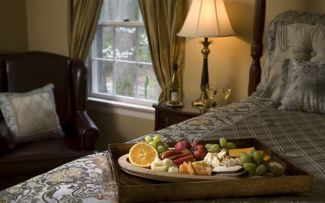 Colonial Gardens Bed & Breakfast