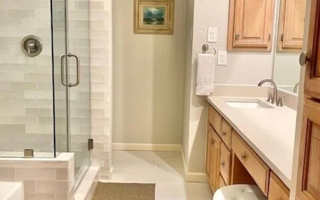 Delroy Curly Ray s Comal Condo