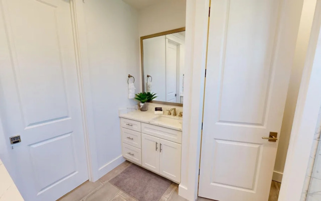 Seaside Serenity 5 Bedroom Home