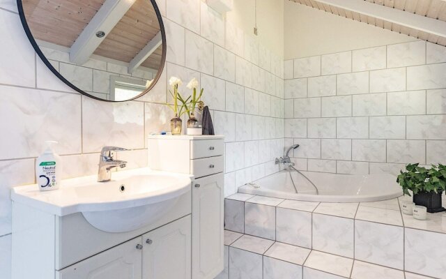 6 Person Holiday Home in Vaeggerlose
