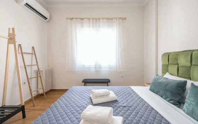 Stylish 2 Bd Urban Retreat Near Panormou