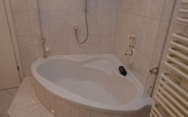 Ab Apartment 133