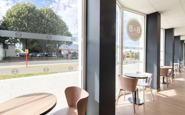 B&B HOTEL MASSY Gare TGV