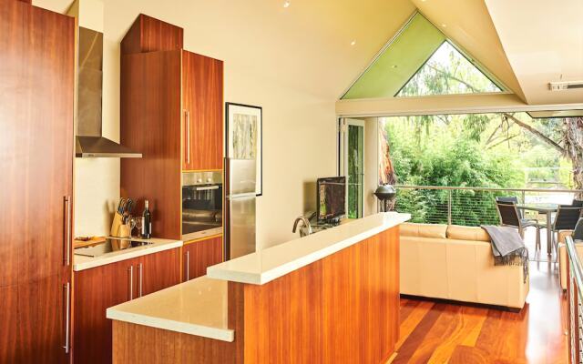 No.6 - Luxury Private Haven in the Heart of Bright