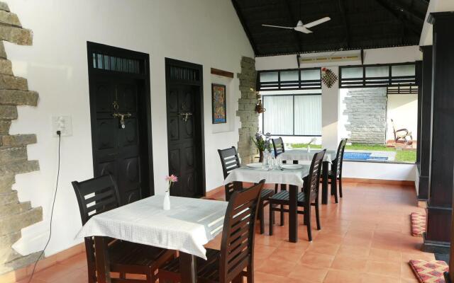 Mayas Beach House - Boutique Serviced Villa