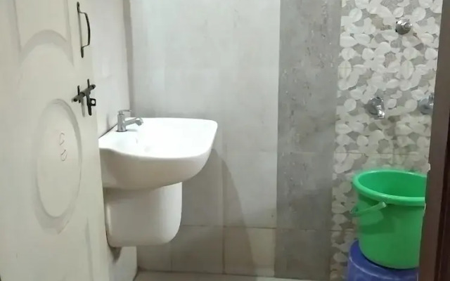 Iroomz Hotel Sagar Deluxe