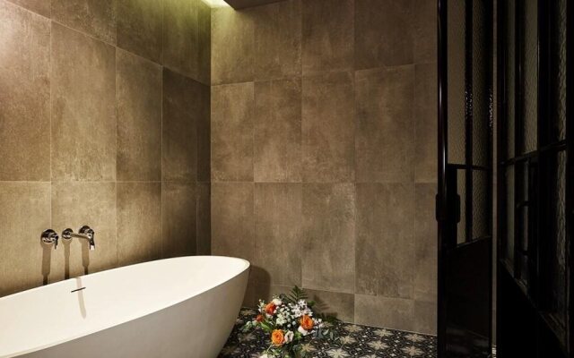 9 Brick Hotel