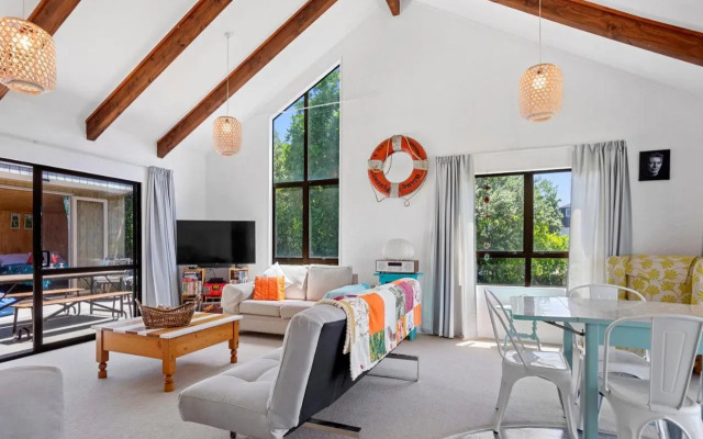 Coastal Charm - Waihi Beach Holiday Home