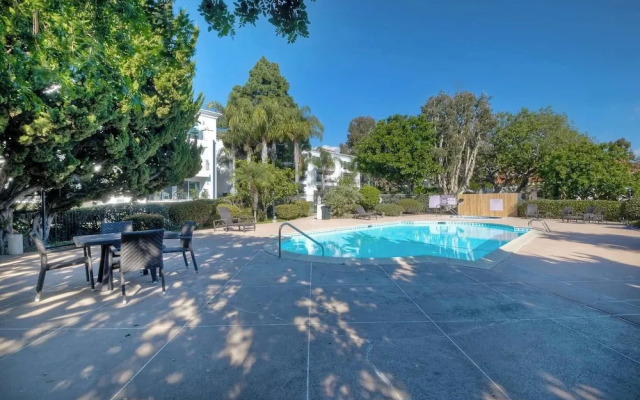 Southern Exposure w/ Private Balcony