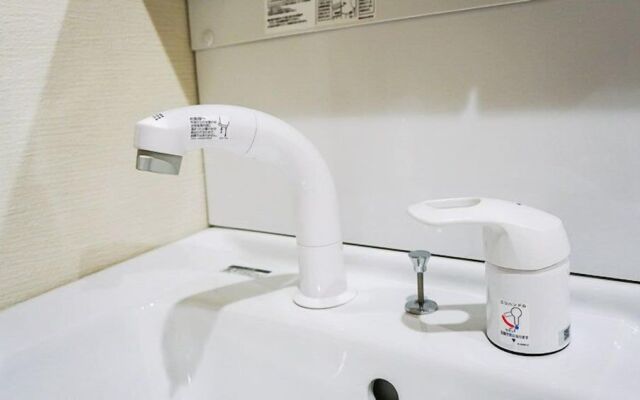 Breeze Shortstay Female Only