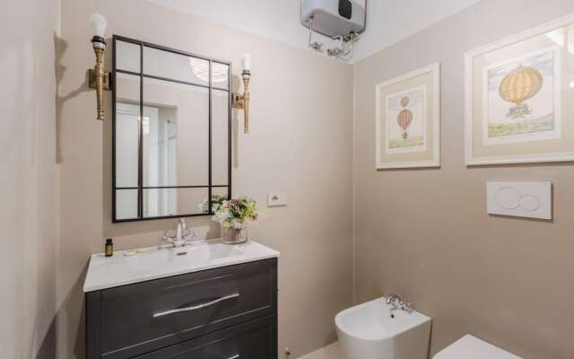 Gallo Cedrone a Home With Outdoor