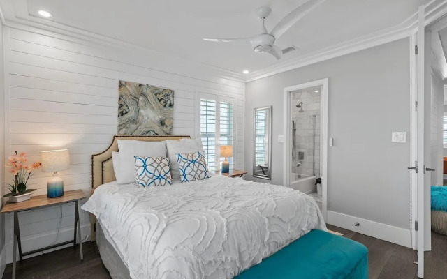 Colony Beach Club 250