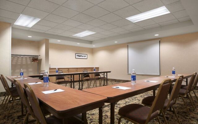 Country Inn & Suites By Carlson, Dundee, MI