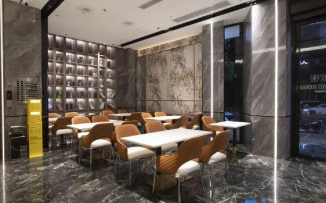 Xuwen Wilton Intelligent Hotel