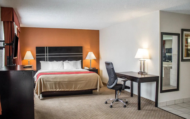 Norwood Inn & Suites North Conference Center