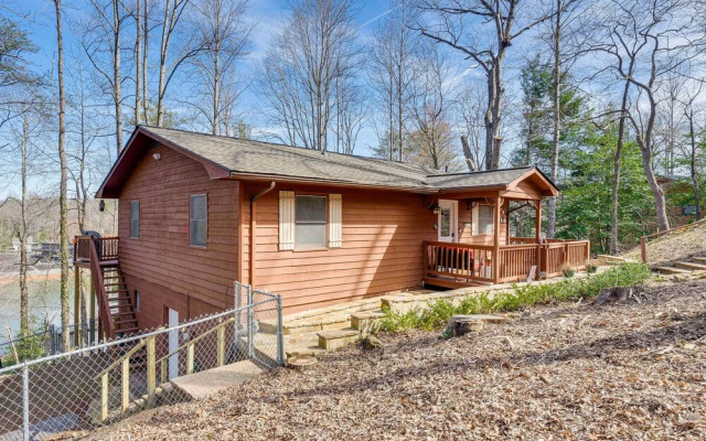 Pet-friendly Hiawassee Cabin w/ Lake Views & Sauna