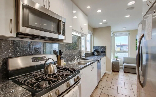 Manhattan Townhome #722