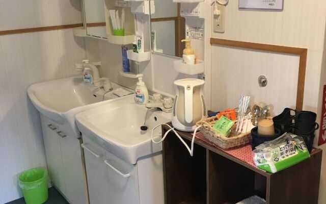 HEARTLAND HOUSE - Female Only & Couple Only