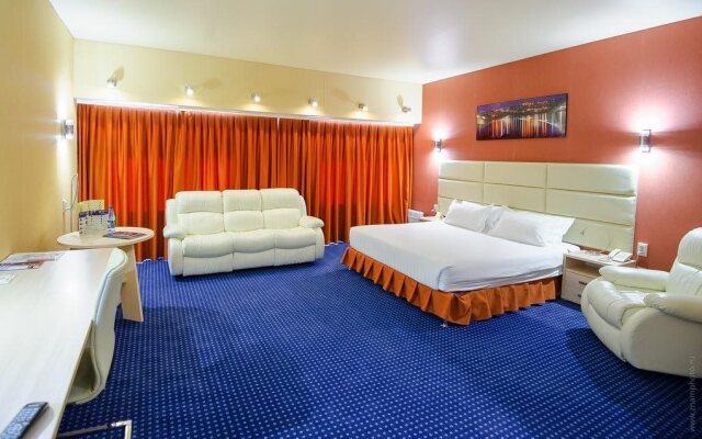 Golden House Hotel