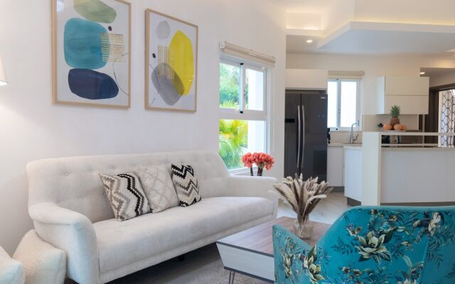 Family Getaway Apartment - On The Beach