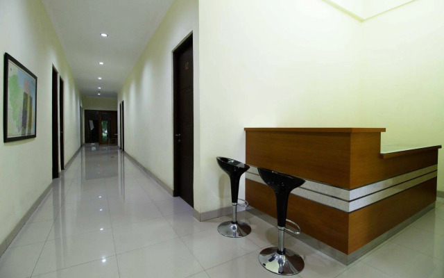RedDoorz near masjid Agung Surabaya