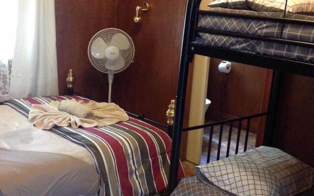 Little River Inn - Hostel