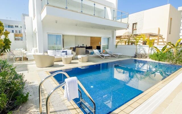 Rent Private Villa 100
