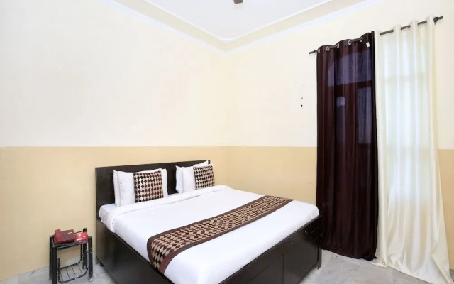 OYO 13140 Mayur palace