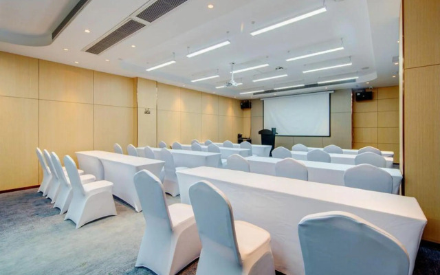 Lanou Hotel (Nanchang tengwangge bayigan subway station store)