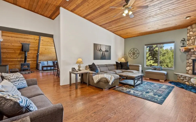 Spacious A-frame Pines Cabin 12 Beds Loft Game Room