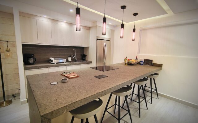 1st Luxury Warehouse