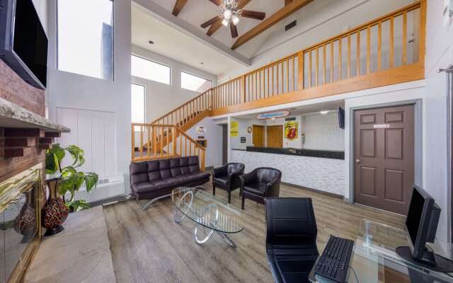 Super 8 by Wyndham Kansas City Airport North