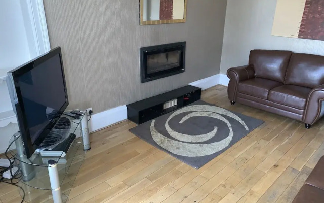 Village Tavern Apartment