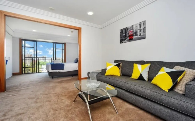 Metropolis 1 Bedroom with Parking